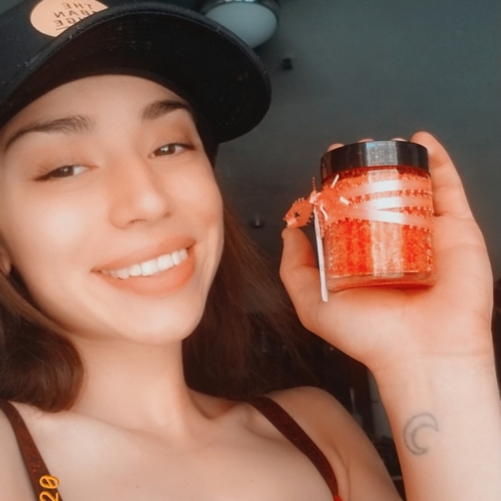 Lip scrub